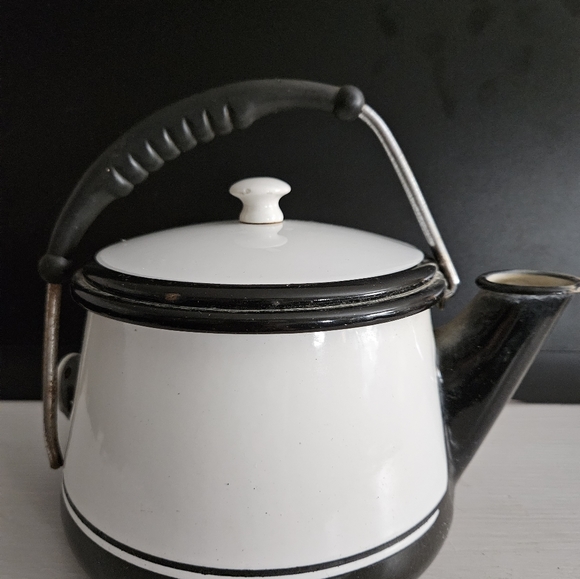 Antique Enamel Tea Pot - Picture 5 of 6